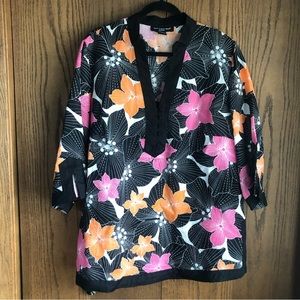 Saint Tropez West 100% linen v-neck floral top size 1X